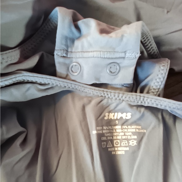 SKIMS Light Blue Long Sleeve Shirt - Picture 3 of 3